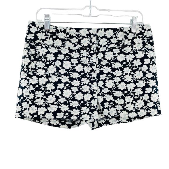 Ann Taylor Pants - Ann Taylor Signature White Floral on Navy Cotton Blend Classic Shorts 6P